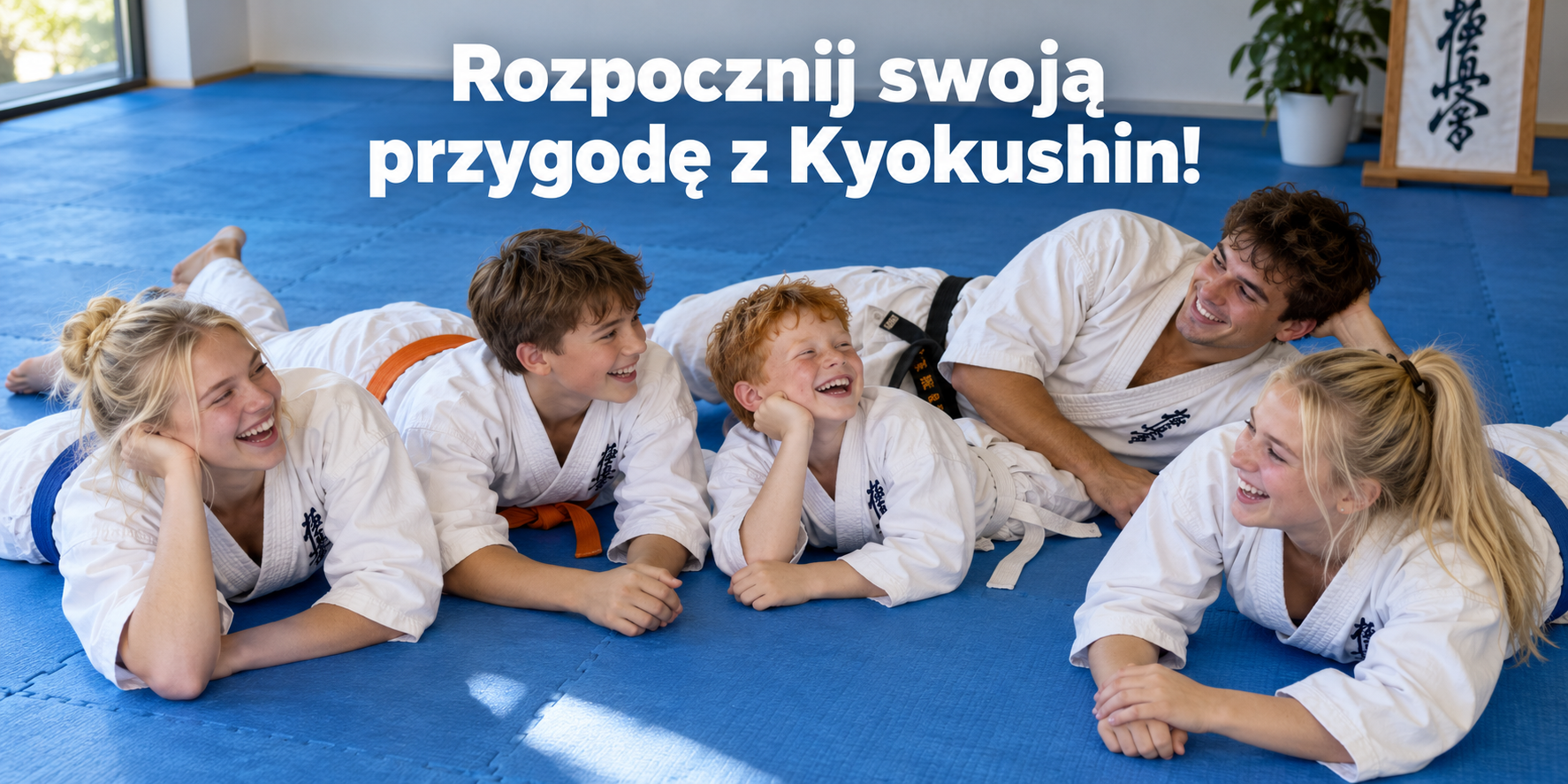 Dzieci i dorośli w karate gi podczas treningu. Rozpocznij swoją przygodę z Kyokushin!